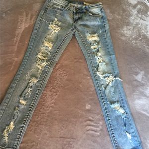 Distressed skinny jeans